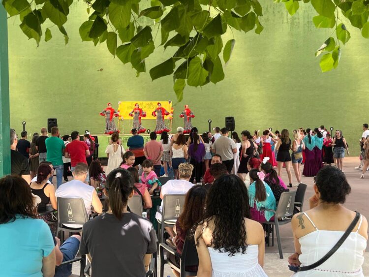 Éxito de asistencia en la primera Feria del Caballo de Hontanares de Eresma 1 El público en una de las actuaciones. /AYUNTAMIENTO HONTANARES DE ERESMA