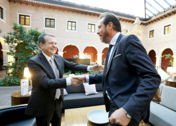 El alcalde de Vigo, Abel Caballero, y el ministro de Transportes, Óscar Puente. / ICAL