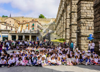 Acto por el Día Internacional de la Paz en la plaza del Azoguejo - Héctor Criado