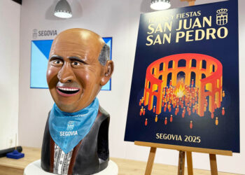 Cabezudo en honor a Mariano San Romualdo 'Silverio', realizado por el artesano Martín López. / AYUNTAMIENTO DE SEGOVIA