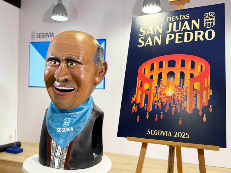 El artesano Martín López presenta un cabezudo en honor a Mariano San Romualdo 'Silverio' 1 Cabezudo en honor a Mariano San Romualdo 'Silverio', realizado por el artesano Martín López. / AYUNTAMIENTO DE SEGOVIA