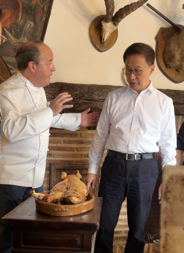 Cándido López y Han Zheng. / MESÓN DE CÁNDIDO