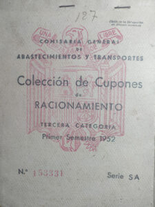 Cartilla de racionamiento de 1952.