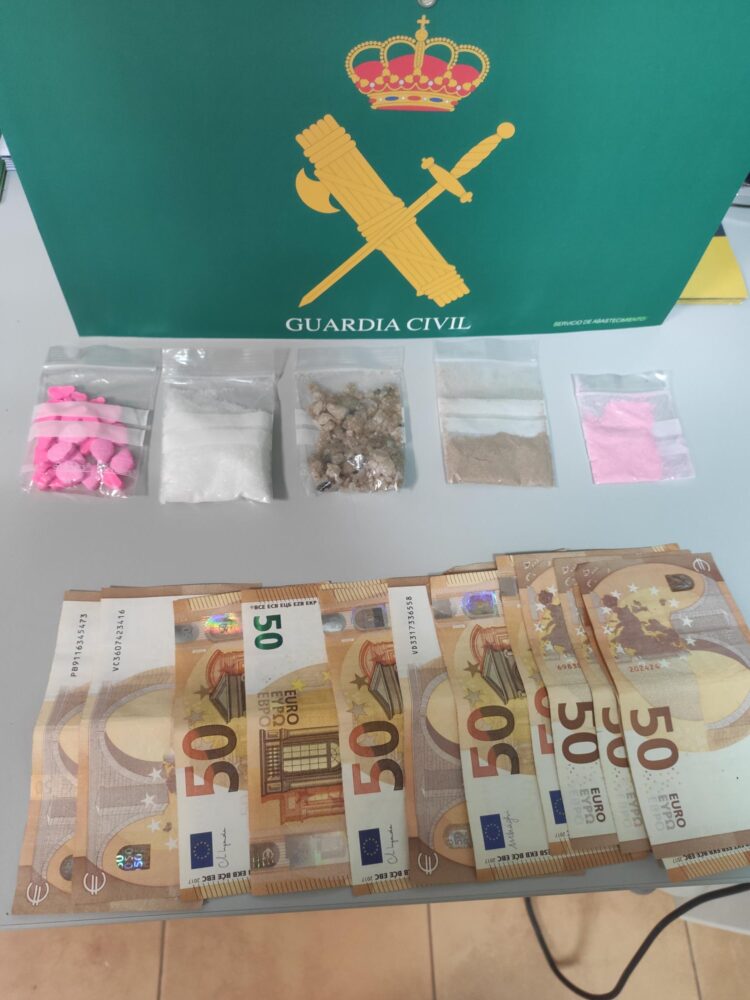 Detenido en Villacastín con más de 50 gramos de éxtasis ketamina y MDMA 1 Material incautado / GUARDIA CIVIL