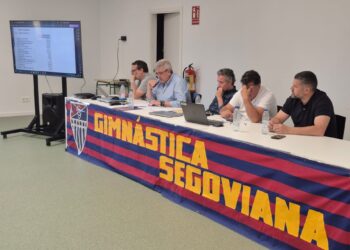 La junta directiva de la Gimnástica Segoviana presidió la Asamblea General del club.