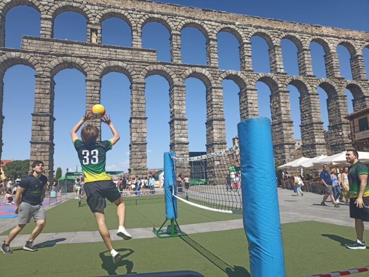 El triunfo del voleibol 1 El BigMat Tabanera Lobos, durante el I Torneo de Rugby en las Ciudades Patrimonio de la Humanidad.
