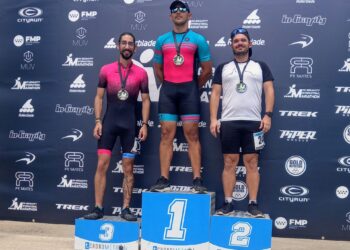 Pablo Infante (izquierda) subido al podio del InGravity.