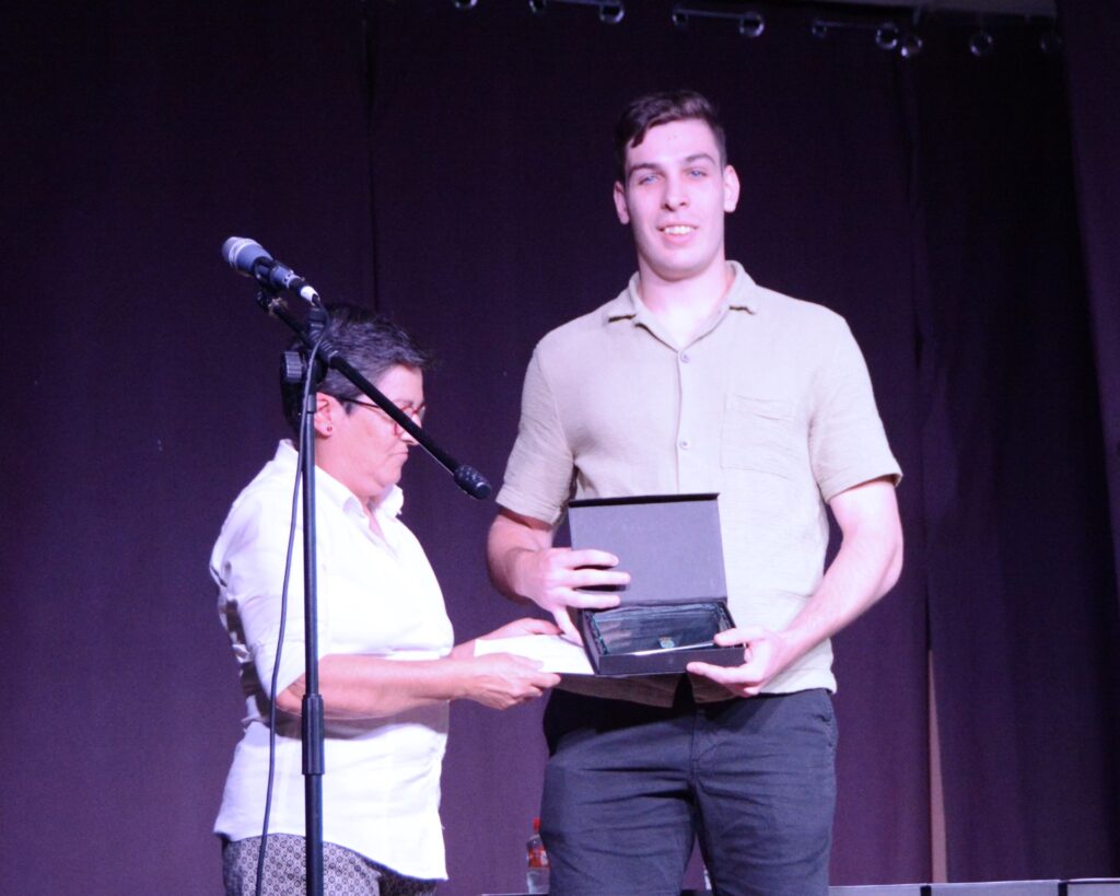 Emoción y despedidas en la Gala del Deporte navero 3 Mario Nevado, Mejor Deportista Masculino.