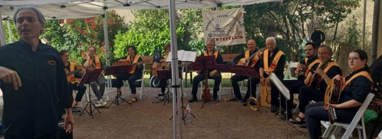 Jornada festiva en la residencia ‘Los San Pedros’ 1 Actuación en la residencia de mayores de San Pedro de Gaíllos / JUAN CRUZ SERRANO