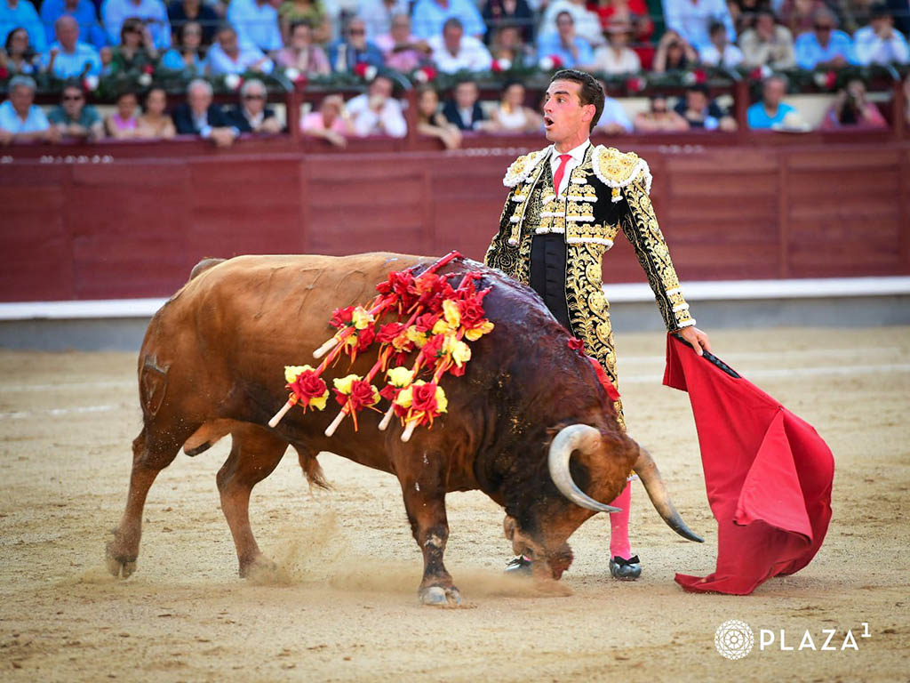 La suerte de vivir en la época de Morante 3 Natural de Fernando Adrián. / PLAZA 1