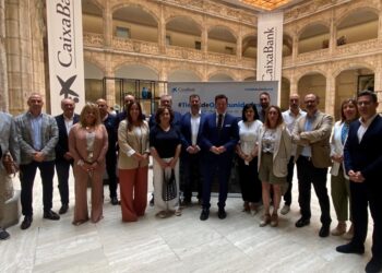 El Director territorial de la entidad con representantes de los Grupos de Acción Local.