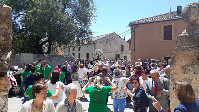 Fuenterrebollo se vuelca con San Antonio.