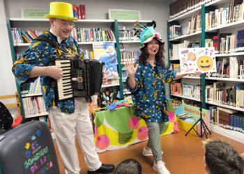 Actuación de ‘El sombrero de la memoria’ / JUAN CRUZ