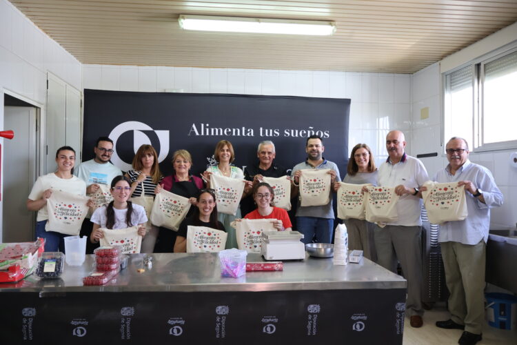 Vallelado acoge la primera jornada de Alimentos de Segovia dedicada al helado artesano 1 Instantes de la jornada dedicada al helado artesano / diputación