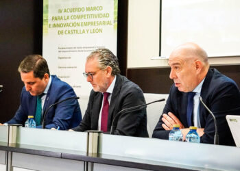 José María Chaparro, Andrés Ortega y Carlos Martín Tobalina, en la jornada sobre aranceles de la FES. / HÉCTOR CRIADO