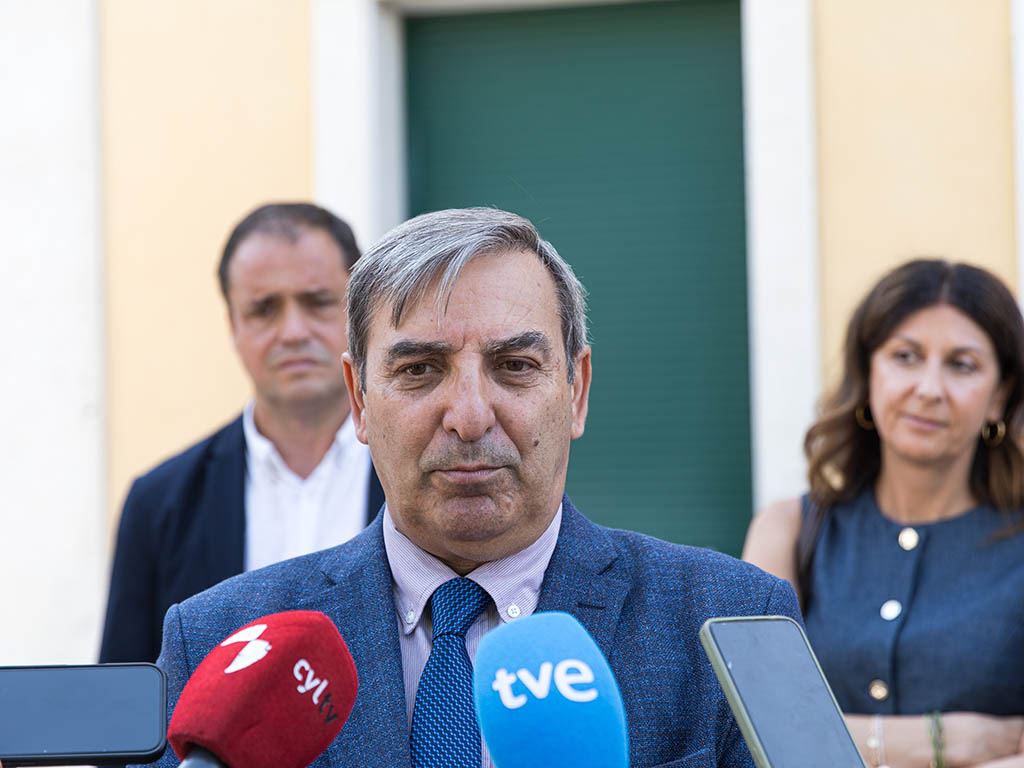 Caballero alardea de la "reducción" de paradas de AVE en Castilla y León para favorecer a Vigo 3 El consejero de Movilidad y Transformación Digital, José Luis Sanz Merino. / ICAL - NACHO VALVERDE