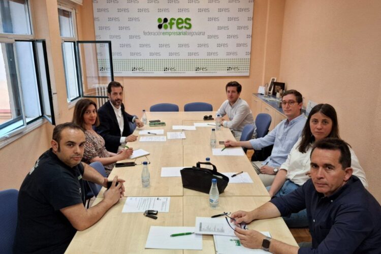 Asepinval pide mejoras en el Polígono Nicomedes García para favorecer la actividad 1 Junta Directiva de Asepinval / FES