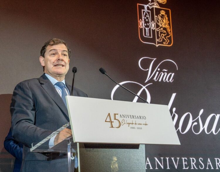 Mañueco pone en valor el crecimiento del sector vitivinícola en los últimos años 1 Alfonso Fernández Mañueco durante el acto. / ICAL