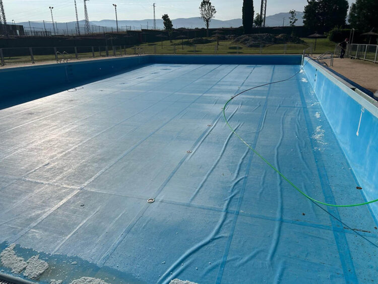 La piscina de La Albuera contará con mejoras en los vestuarios de cara a la apertura del 20 de junio 1 Obras en la piscina municipal de La Albuera. / AYUNTAMIENTO DE SEGOVIA