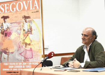 El empresario Pablo Lozano, durante la presentación del cartel de San Pedro en Segovia. / A.M.