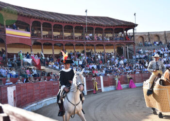 Paseíllo en la Plaza de Toros de Segovia. / A.M.