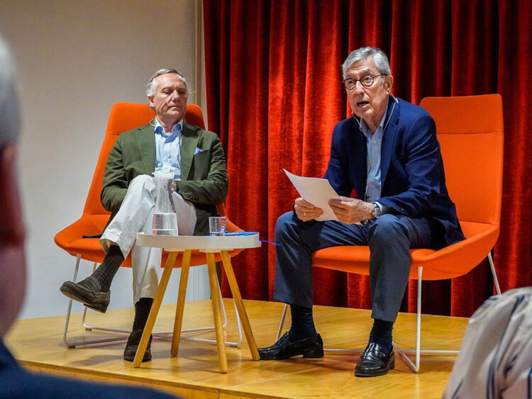 Raúl Mayoral y Javier Gómez Darmendrail, durante la presentación. / HÉCTOR CRIADO