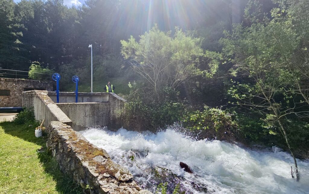 El Espinar exige a la Confederación paralizar la segunda fase de vaciado de El Tejo 2 Primer escalón de vaciado de la presa. / CHD