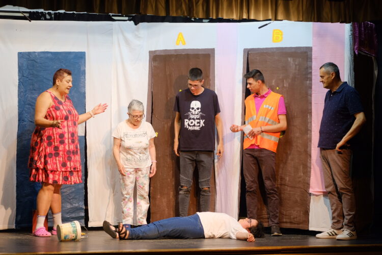 Grupos de Ávila y Segovia centran la segunda jornada de la 42 Real Muestra de Teatro Especial de Fuentepelayo 1 Segunda jornada de la 42 edición de la Muestra de Teatro Especial / DIEGO GÓMEZ