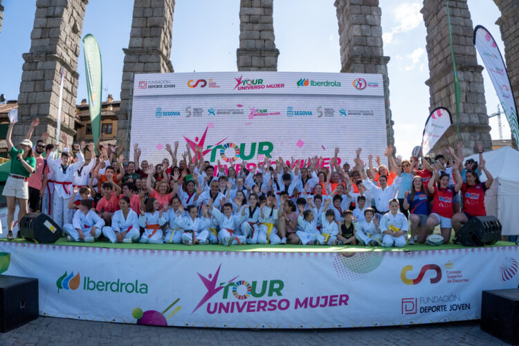 Tour Universo Mujer - Héctor Criado