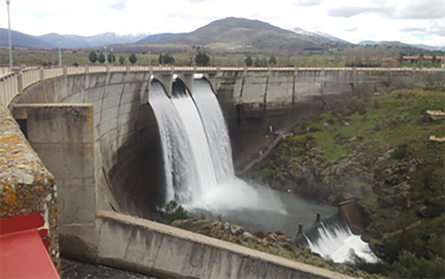 Fig1. Vista de una presa de origen artificial realizada por la acción del hombre.