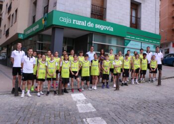 Los seleccionados, en la sede principal de la Fundación Caja Rural, / DELEGACIÓN