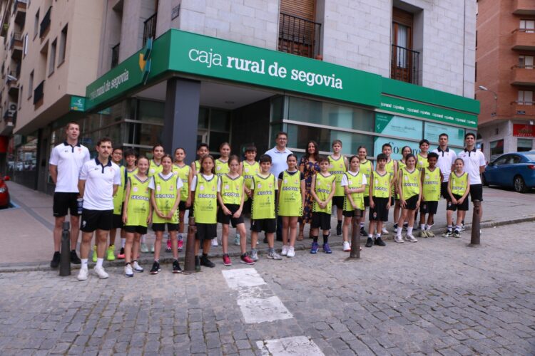 Los seleccionados, en la sede principal de la Fundación Caja Rural, / DELEGACIÓN