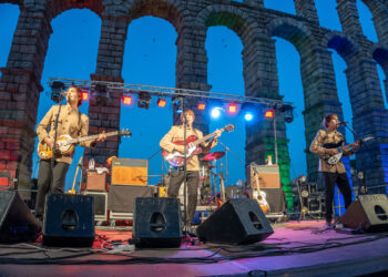Tributo a The Beatles de The Flaming Shakers en la Plaza del Azoguejo.