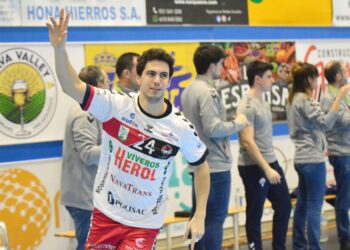 Óscar Marugán celebra un gol con el Viveros Herol Nava en un encuentro en el Guerreros Naveros./AMADOR MARUGÁN