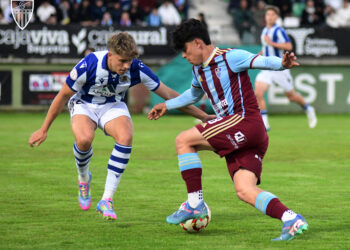 Marcel Céspedes durante un instante del duelo entre Segoviana y Real Sociedad ‘B’./JUAN MARTÍN-G.SEGOVIANA
