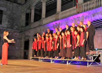 Coral Cuellarana en la actuación final del ciclo ‘Así Cantan las Corales’ en una imagen de archivo.