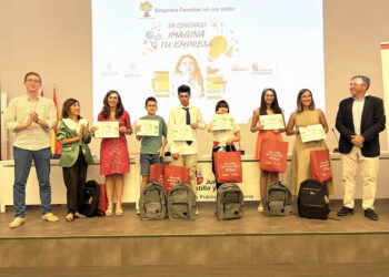 Entrega del premio del Concurso ‘Imagina tu empresa’. / EFCL