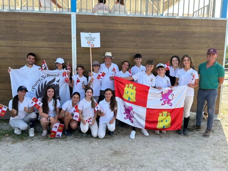 Castilla y León sube al podio en el Nacional Escolar de Saltos 1 La selección de Castilla y León en el Campeonato de España de saltos en Edad Escolar./FHCYL