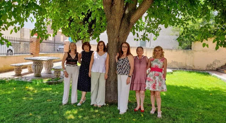 La Asociación de Amas de Casa de Cantimpalos celebra su 36 aniversario 1 Junta directiva de la Asociación / LOURDES MATARRANZ