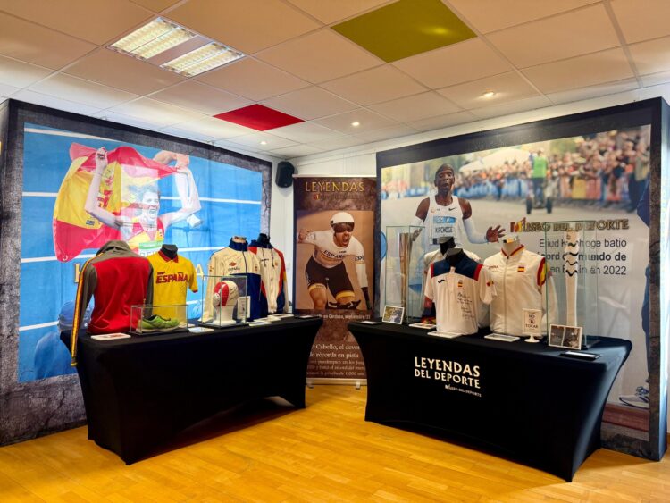 Distintas piezas de la exposición ‘Leyendas Olímpicas’ del Museo del Deporte que acoge la Casa Joven./AYTO. SEGOVIA