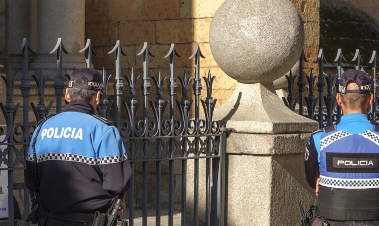 Acciones de la Policía Local del jueves 1 Agentes en la Plaza Mayor./ E.A.