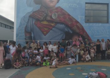 Presentación del mural “Superhéroes contra el Bullying” en el CEIP Atalaya de Palazuelos de Eresma./AYTO. PALAZUELOS DE ERESMA