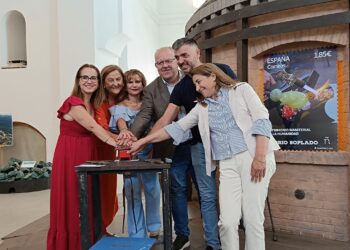 Instantes de la presentación del sello en La Granja / CORREOS