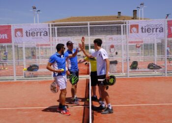 Dos parejas durante una edición pasada./FUND.CAJA RURAL