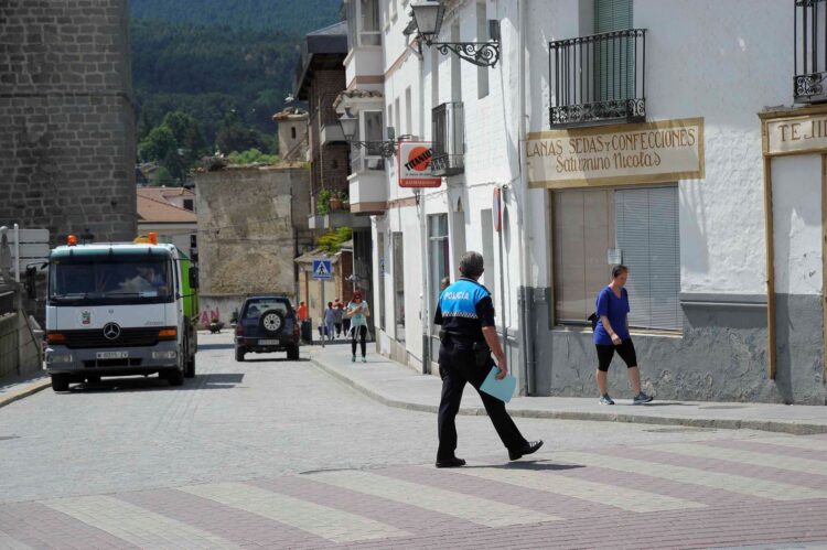 La noche de San Juan deja varios detenidos 1 Policía Local./E.A.