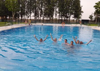 Piscina municipal de Cantimpalos / LOURDES MATARRANZ