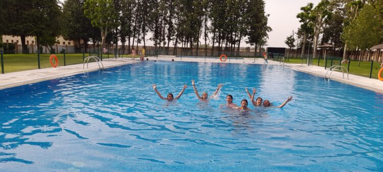 Piscina municipal de Cantimpalos / LOURDES MATARRANZ
