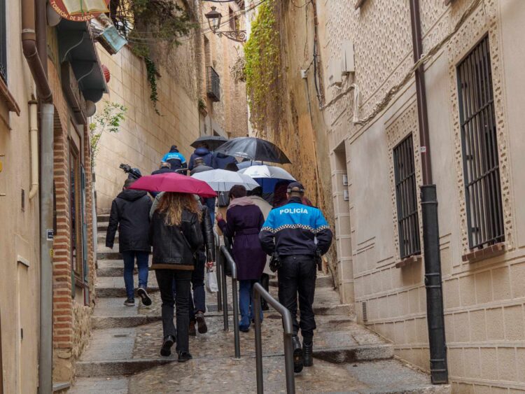 Policía Local escoltando./E.A.