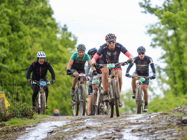 Participantes de una edición pasada de la prueba Riaza Bike./RIAZA BIKE