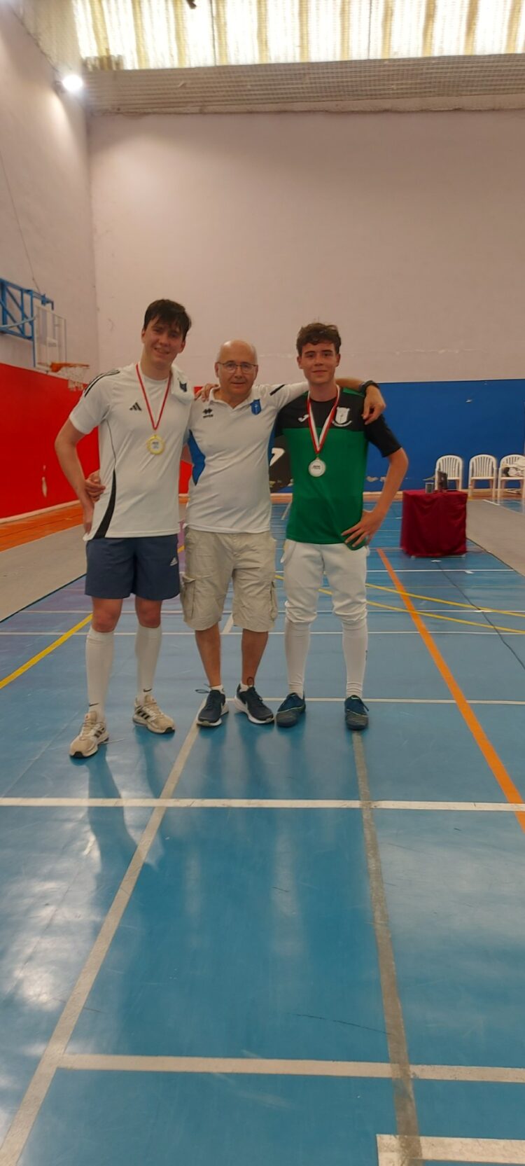 La comitiva del club segoviano durante la cita en Tordesillas./CESG